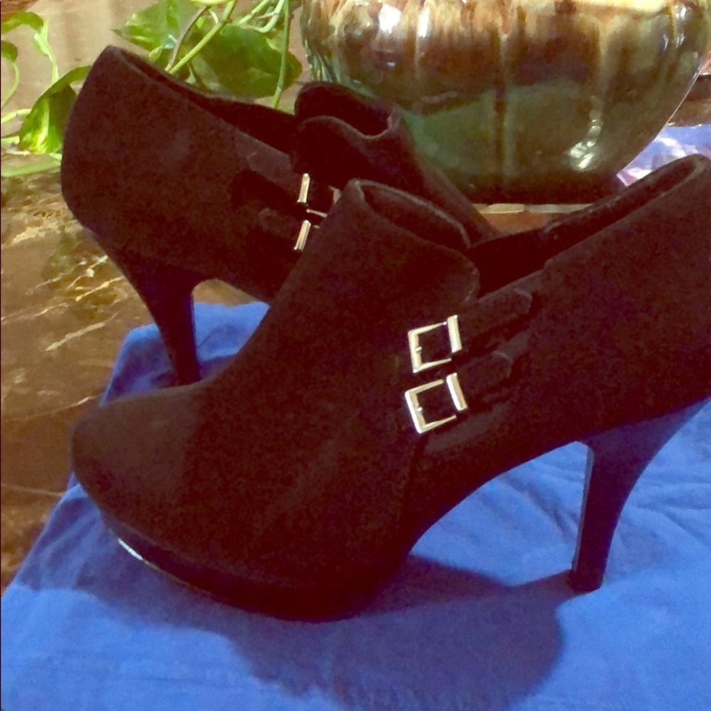 Black boots new without tags